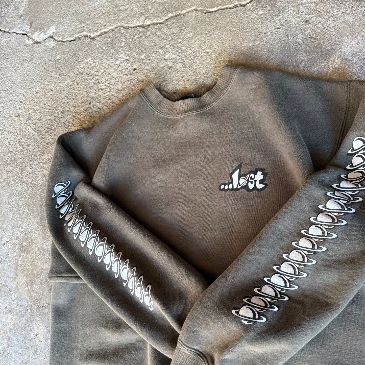 Late 90’s …lost enterprises Planet Logo Sleeve Print Crewneck Sweatshirt Size L