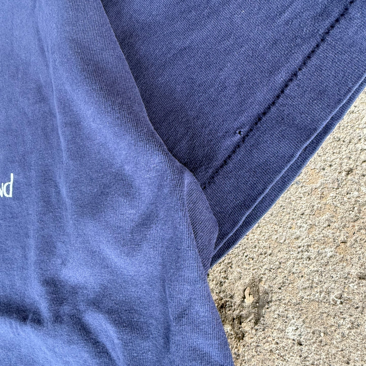 90’s “Good Planets are Hard to Find” Art Shirt Size L
