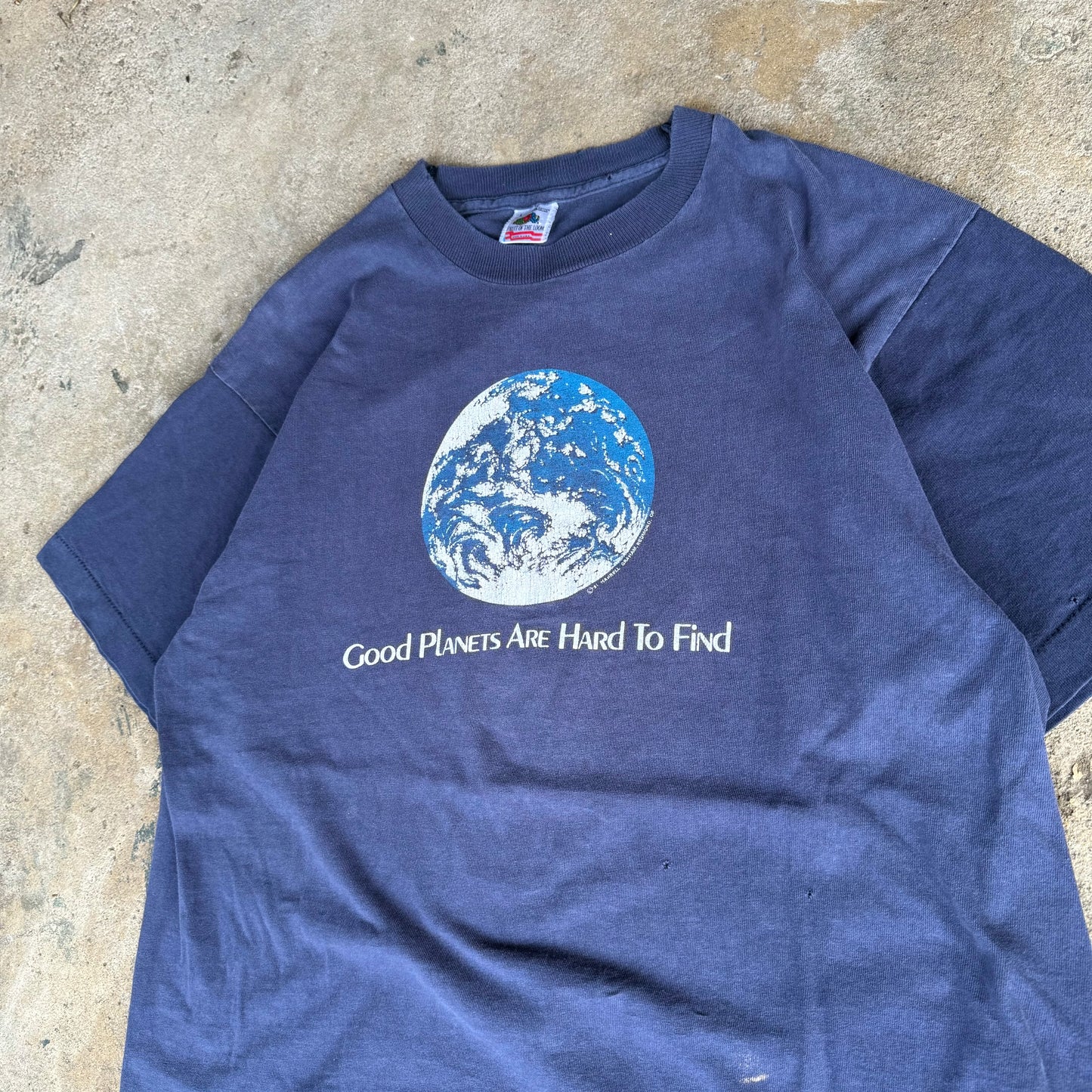 90’s “Good Planets are Hard to Find” Art Shirt Size L