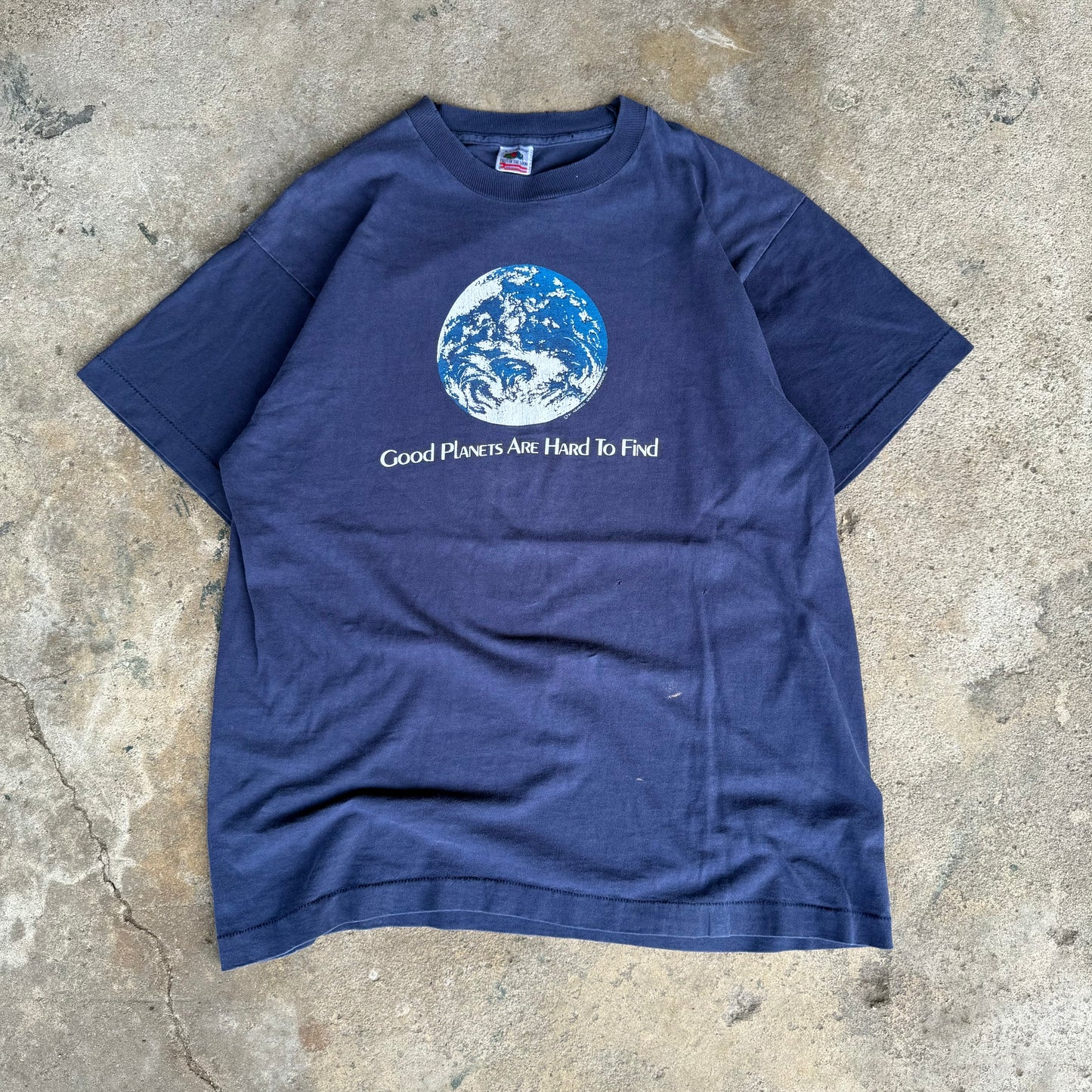 90’s “Good Planets are Hard to Find” Art Shirt Size L