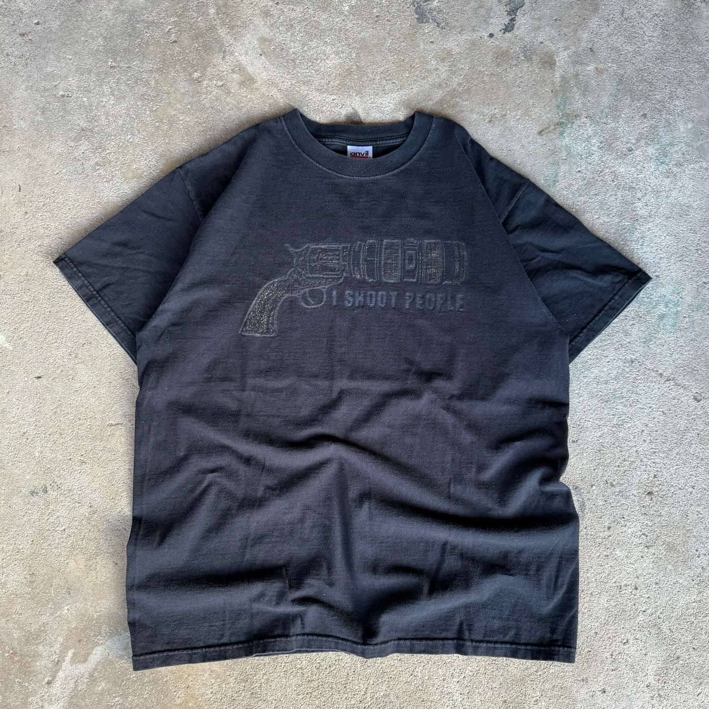 2000’s “I Shoot People” Photography Gun Shirt Size L