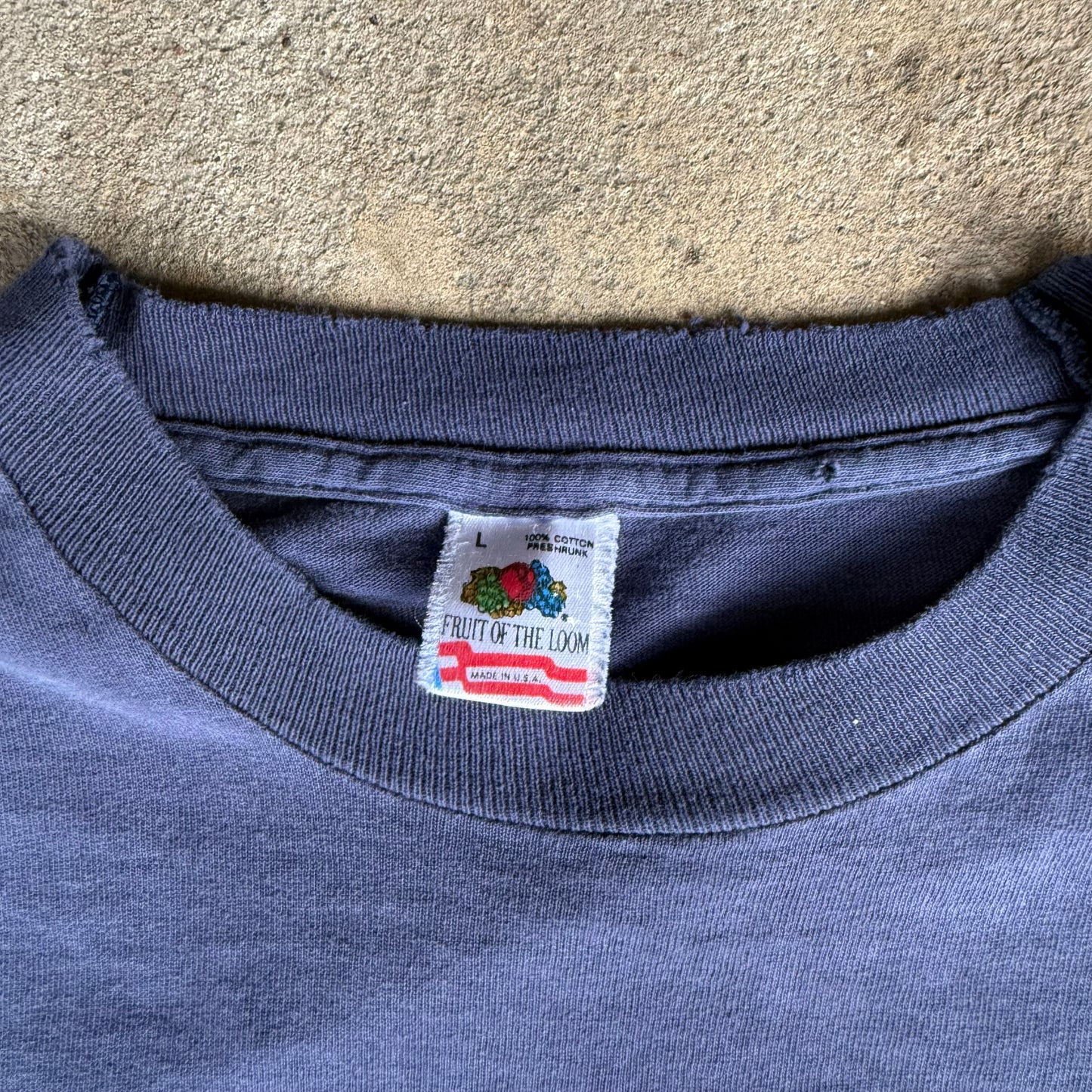 90’s “Good Planets are Hard to Find” Art Shirt Size L