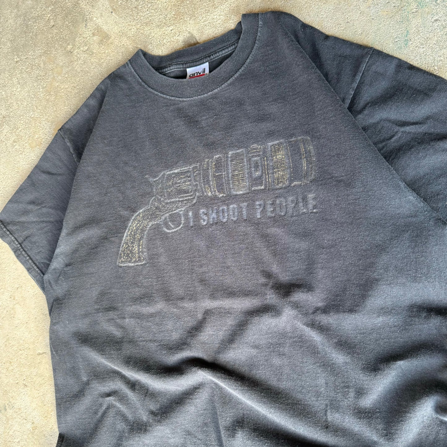 2000’s “I Shoot People” Photography Gun Shirt Size L